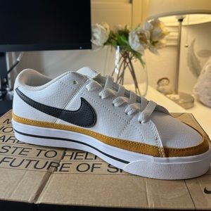 New women’s Nike court legacy’s